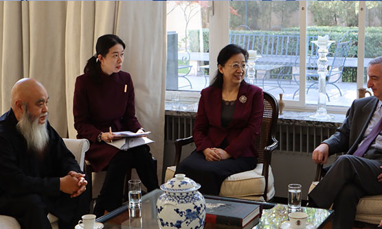 全國(guó)婦聯(lián)、中國(guó)婦基會(huì)等攜手向西班牙捐贈(zèng)10萬(wàn)套隔離衣